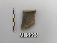 藏品(灰黑色細砂陶圈足)的圖片